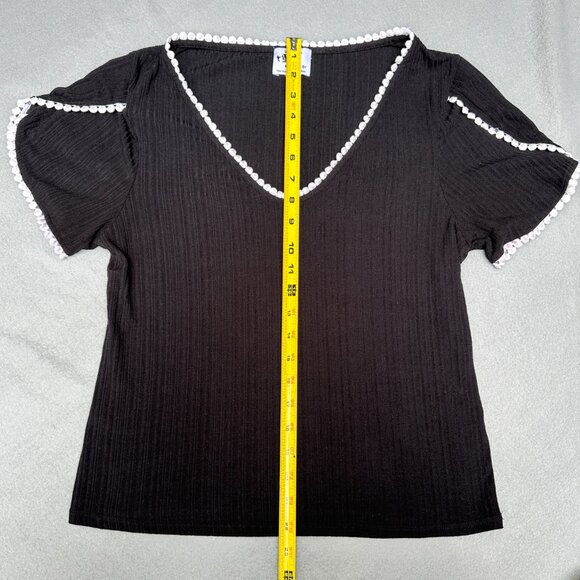🌷 Who What Wear - Black tulip sleeve top with white trim 🌷 - Picture 5 of 7